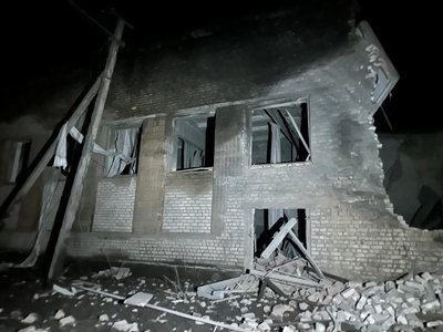 Пошкоджений будинок культури в Довжику Пошкоджений будинок культури в Довжику