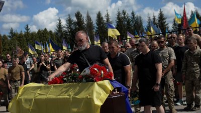 У Сумах поховали 49-річного захисника Віталія Акименка У Сумах поховали 49-річного захисника Віталія Акименка
