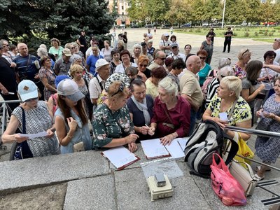 У Полтаві біля ОВА відбулася акція протесту проти підвищення тарифів У Полтаві біля ОВА відбулася акція протесту проти підвищення тарифів