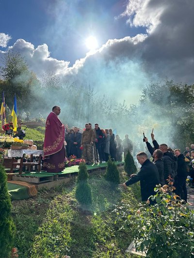 "Ми не знайдемо того, хто міг бути ворогом Ферштея". На Франківщині вшанували пам’ять полеглого бійця Василя Ферштея "Ми не знайдемо того, хто міг бути ворогом Ферштея". На Франківщині вшанували пам’ять полеглого бійця Василя Ферштея