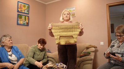 "Вони нас оберігають, а ми їх утеплюємо": як Черкащині працює волонтерська "вʼязальна рота" "Вони нас оберігають, а ми їх утеплюємо": як Черкащині працює волонтерська "вʼязальна рота"