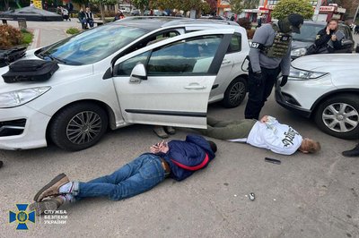Їхали за гумдопомогою: СБУ заблокувала ще два канали виїзду ухилянтів закордон