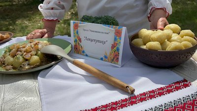 Ланцепупики, маглаї та пиріжки по-володимирецьки: у Володимирці презентували традиційні страви громади Ланцепупики, маглаї та пиріжки по-володимирецьки: у Володимирці презентували традиційні страви громади