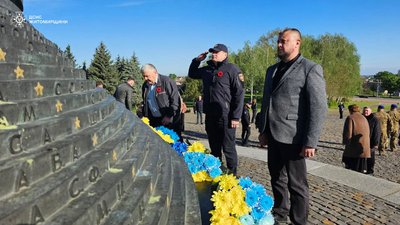 У Житомирі вшанували пам’ять загиблих під час Другої світової війни У Житомирі вшанували пам’ять загиблих під час Другої світової війни