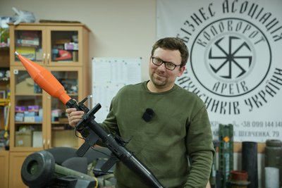 "Навчання просте та доступне": на мультимедійних симуляторах розробників із Полтави тренуються у ЗСУ "Навчання просте та доступне": на мультимедійних симуляторах розробників із Полтави тренуються у ЗСУ