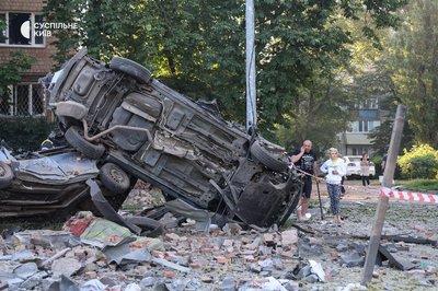 "Бабусю, я так не хочу вмирати": наслідки атаки у Солом'янському районі Києва "Бабусю, я так не хочу вмирати": наслідки атаки у Солом'янському районі Києва