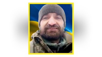 На Чернігівщині попрощалися з захисниками Сергієм Титаренком, Віталієм Ступаком та Олександром Будюхом На Чернігівщині попрощалися з захисниками Сергієм Титаренком, Віталієм Ступаком та Олександром Будюхом