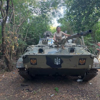 "Тато не сумнівався, що я піду у ТрО". Історія вчительки з Чернівців, яка вже рік на фронті "Тато не сумнівався, що я піду у ТрО". Історія вчительки з Чернівців, яка вже рік на фронті