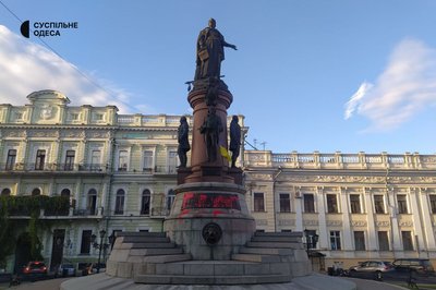 Пам'ятник Катерині II в Одесі облили фарбою
