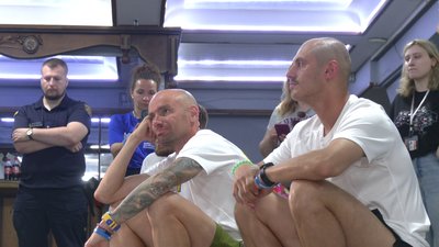 Учасників благодійного пішого марафону з Гааги до Києва зустріли у Рівному Учасників благодійного пішого марафону з Гааги до Києва зустріли у Рівному