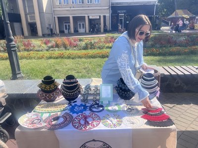Майстриня розповіла про прикраси, які виготовляє власноруч, 26 вересня 2026 року, Хмельницький Майстриня розповіла про прикраси, які виготовляє власноруч, 26 вересня 2026 року, Хмельницький
