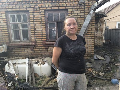 У Кривому Розі через пожежу на складах загорілися приватні оселі: що розповідають місцеві У Кривому Розі через пожежу на складах загорілися приватні оселі: що розповідають місцеві