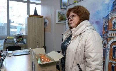"Це допомагає вижити": у Черкасах маріупольцям безоплатно видають продуктові набори "Це допомагає вижити": у Черкасах маріупольцям безоплатно видають продуктові набори
