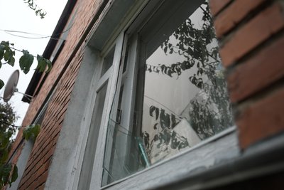 “Нам потрібна допомога, я сама не відновлю будинок”: війська РФ вдарили КАБами по Стецьківці “Нам потрібна допомога, я сама не відновлю будинок”: війська РФ вдарили КАБами по Стецьківці