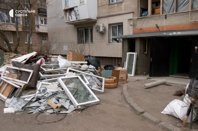 "Шахед висів на балконі": як жителі Одеси оговтуються після атаки дронів "Шахед висів на балконі": як жителі Одеси оговтуються після атаки дронів