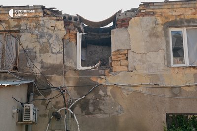 «Плити надвисають все нижче»: що відбувається з пошкодженим російським ударом будинком в Одесі «Плити надвисають все нижче»: що відбувається з пошкодженим російським ударом будинком в Одесі