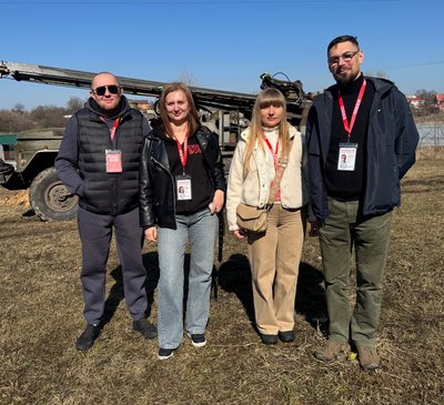 Команда "Схід SOS" у Хролах на бурінні свердловини Команда "Схід SOS" у Хролах на бурінні свердловини