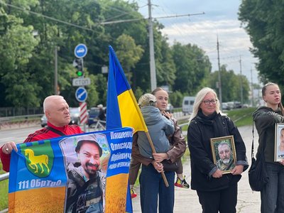 У Вінниці в День Героїв відбулася акція пам’яті У Вінниці в День Героїв відбулася акція пам’яті