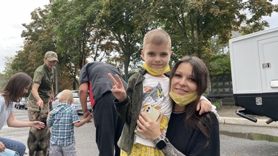 Знайомство зі службовими собаками: для маленьких пацієнтів миколаївської лікарні влаштували шоу-програму