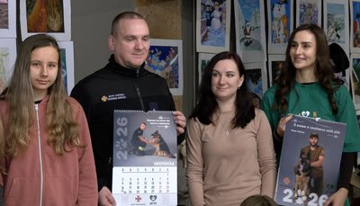 У Черкасах рятувальники спільно з волонтерами презентували календар на 2026 рік У Черкасах рятувальники спільно з волонтерами презентували календар на 2026 рік