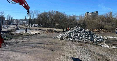 У Малині на Житомирщині через підняття рівня води в річці затопило пішохідну переправу – вода продовжує прибувати У Малині на Житомирщині через підняття рівня води в річці затопило пішохідну переправу – вода продовжує прибувати