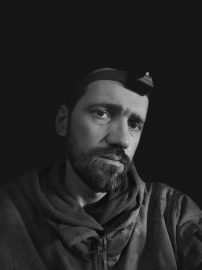 "Нора" як жива істота: письменник Валерій Пузік — про війну, голод і літературу, що народжується під землею "Нора" як жива істота: письменник Валерій Пузік — про війну, голод і літературу, що народжується під землею