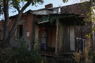 Російський БпЛА влучив у багатоквартирний будинок в Сумах Російський БпЛА влучив у багатоквартирний будинок в Сумах