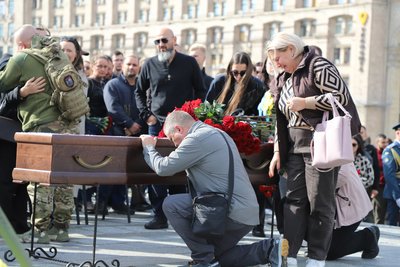 У Києві попрощалися з бойовим льотчиком Маратом Мамбетовим У Києві попрощалися з бойовим льотчиком Маратом Мамбетовим