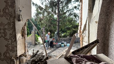 "Я дивилася телевізор, на мене впала шафа": наслідки удару біля будинку в Харкові вночі 2 вересня