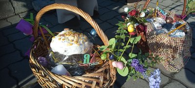 Наповнення великодніх кошиків Наповнення великодніх кошиків