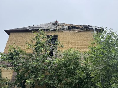 “Забіг у спальню — діти живі”: очевидці про влучання “Молнії” в приватний будинок у Сумах “Забіг у спальню — діти живі”: очевидці про влучання “Молнії” в приватний будинок у Сумах