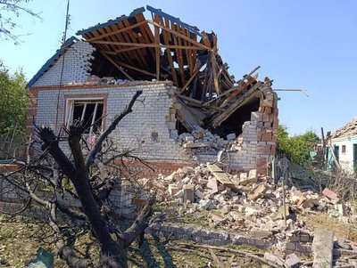 Приватний будинок, який був зруйнований внаслідок удару КАБ у Шевченковому Приватний будинок, який був зруйнований внаслідок удару КАБ у Шевченковому