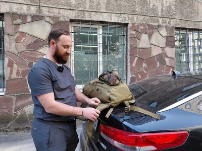 "Медиком ти є цілодобово": історія медика Лютого, який рятував львів’ян на власному авто після атаки дронів "Медиком ти є цілодобово": історія медика Лютого, який рятував львів’ян на власному авто після атаки дронів