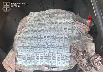На Житомирщині двом чоловікам з Рівненщини повідомили про підозру у сприянні незаконному перетину держкордону На Житомирщині двом чоловікам з Рівненщини повідомили про підозру у сприянні незаконному перетину держкордону