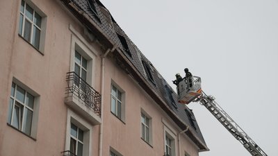 “Пів поверху вигоріло вщент”. В готель у центрі Сум влучили два російські безпілотники “Пів поверху вигоріло вщент”. В готель у центрі Сум влучили два російські безпілотники