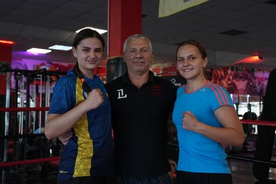"Я знаю, що це буде важко". Як у Сумах тренуються дівчата-боксерки