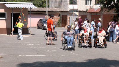 У вінницькому центрі "Гармонія" завершується друга зміна літнього табору для дітей з інвалідністю У вінницькому центрі "Гармонія" завершується друга зміна літнього табору для дітей з інвалідністю