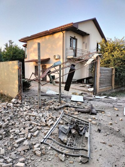 Удар по рятувальниках, пошкоджено цивільну інфраструктуру, є жертви: РФ атакувала два райони Дніпропетровщини Удар по рятувальниках, пошкоджено цивільну інфраструктуру, є жертви: РФ атакувала два райони Дніпропетровщини