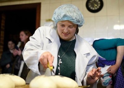 Тонна молока в день. Як соціальна ферма на Львівщині робить сир і допомагає дітям з інвалідністю Тонна молока в день. Як соціальна ферма на Львівщині робить сир і допомагає дітям з інвалідністю