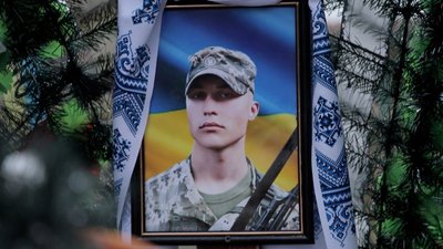 "То була моя душа, мої крила": спогади батьків про загиблого Анатолія Сіненка з Вінниччини "То була моя душа, мої крила": спогади батьків про загиблого Анатолія Сіненка з Вінниччини
