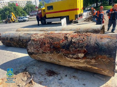 Два прориви труб за два дні: правоохоронці підозрюють розтрату коштів під час ремонту тепломережі біля ТРЦ "Ocean Plaza" Два прориви труб за два дні: правоохоронці підозрюють розтрату коштів під час ремонту тепломережі біля ТРЦ "Ocean Plaza"