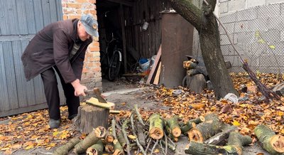 На півночі Рівненщини, де газ не підведений, найчастіше опалюють будинки дровами На півночі Рівненщини, де газ не підведений, найчастіше опалюють будинки дровами