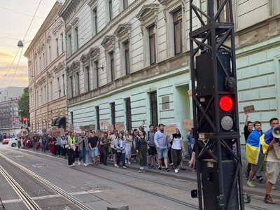 Учасники акцію вирушили на площі Ринок Учасники акцію вирушили на площі Ринок