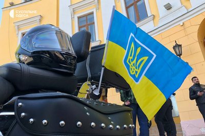 Мотопробіг на підтримку військових: байкери проїхали з Києва до Одеси Мотопробіг на підтримку військових: байкери проїхали з Києва до Одеси