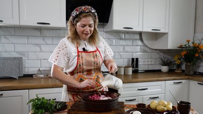 "Кулінарний спадок": Рецепт холодника від рівнянки Марії Макарчук "Кулінарний спадок": Рецепт холодника від рівнянки Марії Макарчук