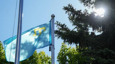 У Житомирі вшанували пам’ять жертв політичних репресій, а також підняли прапор кримськотатарського народу У Житомирі вшанували пам’ять жертв політичних репресій, а також підняли прапор кримськотатарського народу