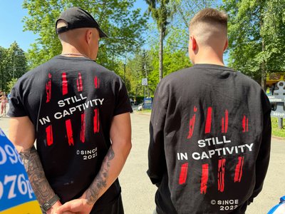 Учасники забігу прийшли в одязі із символікою на підтримку військовополонених, 17 травня 2026 року, Хмельницький Учасники забігу прийшли в одязі із символікою на підтримку військовополонених, 17 травня 2026 року, Хмельницький