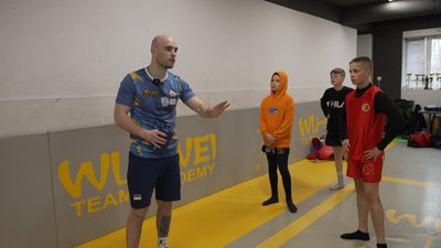 У Вінниці оборонець проводить тренування для дітей з тайського боксу У Вінниці оборонець проводить тренування для дітей з тайського боксу