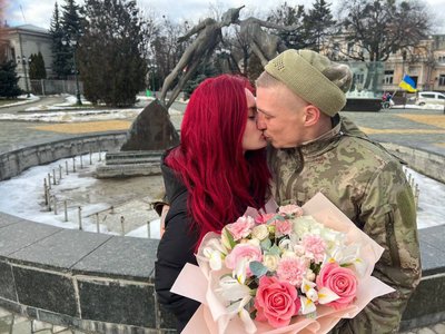 Зробили сім операцій та перелили сім літрів крові. Лікарі Дніпропетровщини врятували бійця, який потрапив під артобстріл Зробили сім операцій та перелили сім літрів крові. Лікарі Дніпропетровщини врятували бійця, який потрапив під артобстріл