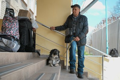 Чоловік з собакою Чоловік з собакою